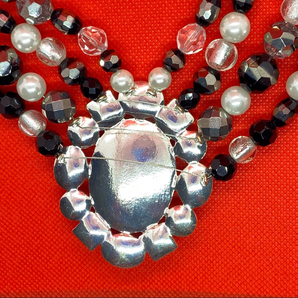 White House Black Market Black Faux Pearl Statement Necklace - Picture 5 of 11